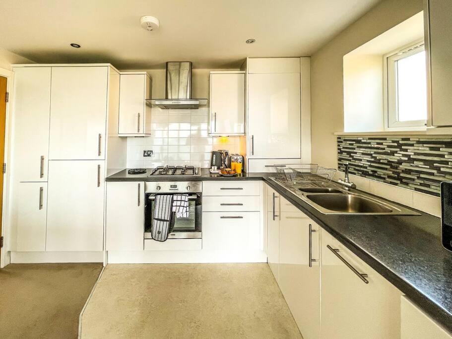Soho Beach Apartment With Fabulous Sea View And 2 Minutes To The Beach With Free Parking And Netflix Bournemouth Exterior photo