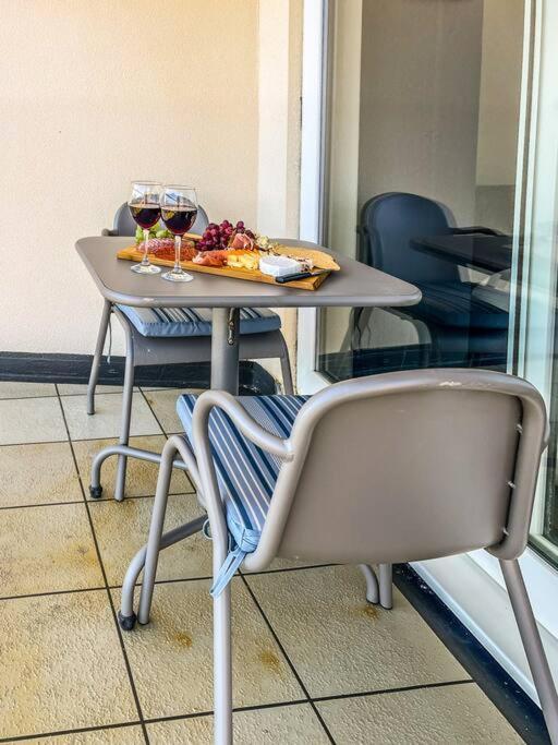 Soho Beach Apartment With Fabulous Sea View And 2 Minutes To The Beach With Free Parking And Netflix Bournemouth Exterior photo